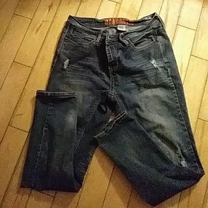 Super cute distressed hydraulic jeans